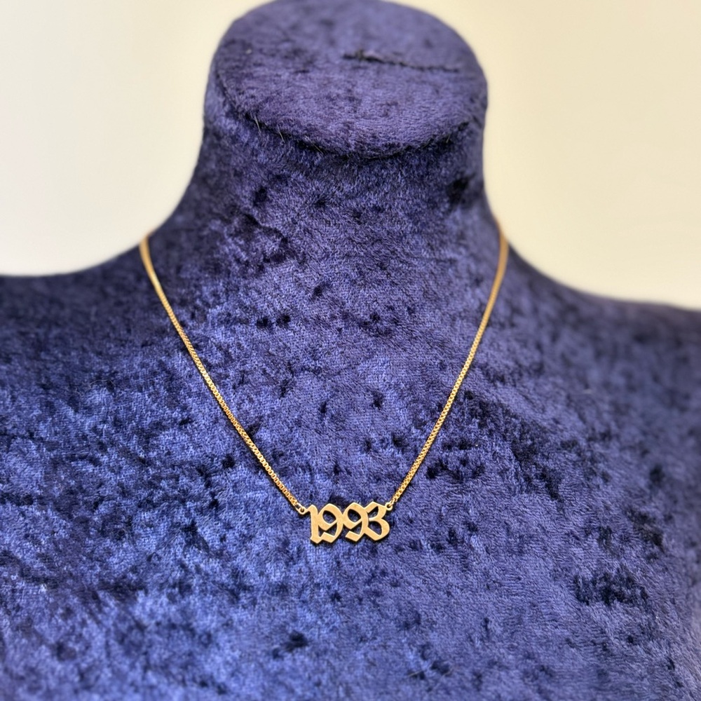 Gold plated 1993 Necklace 9”